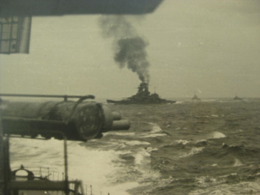 Fotoalbum Wehrmacht Schlachtschiff SCHARNHORST KANALDURCHBRUCH Operation Cerberus Februar 1942 (!!)Kriegsmarine Verleihungsurkunde Eisernes Kreuz 1939