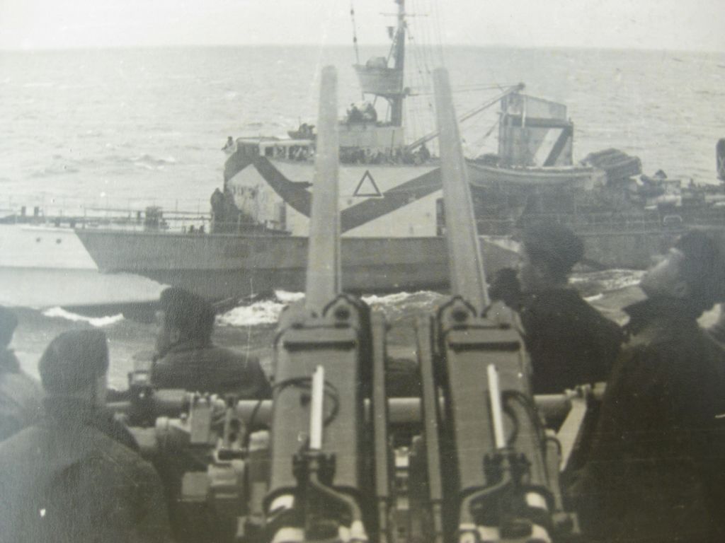 Fotoalbum Wehrmacht Schlachtschiff SCHARNHORST KANALDURCHBRUCH Operation Cerberus Februar 1942 (!!)Kriegsmarine Verleihungsurkunde Eisernes Kreuz 1939