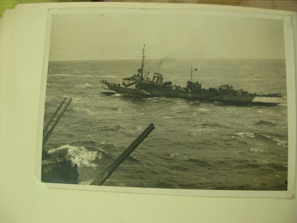 Fotoalbum Wehrmacht Schlachtschiff SCHARNHORST KANALDURCHBRUCH Operation Cerberus Februar 1942 (!!)Kriegsmarine Verleihungsurkunde Eisernes Kreuz 1939