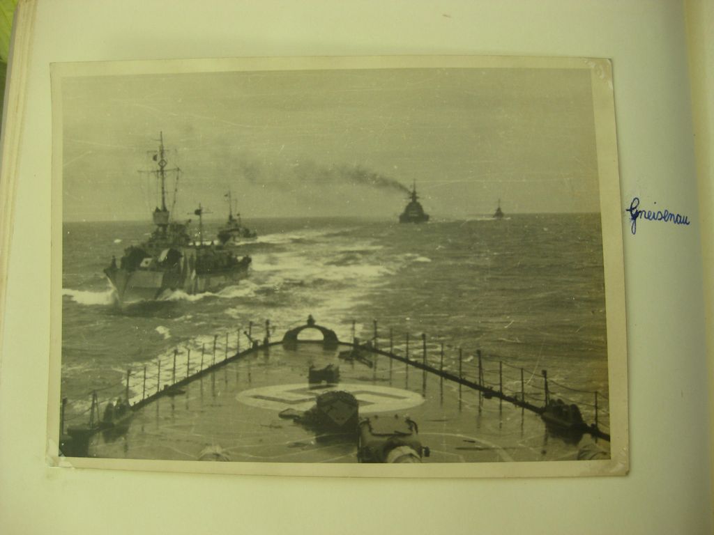 Fotoalbum Wehrmacht Schlachtschiff SCHARNHORST KANALDURCHBRUCH Operation Cerberus Februar 1942 (!!)Kriegsmarine Verleihungsurkunde Eisernes Kreuz 1939