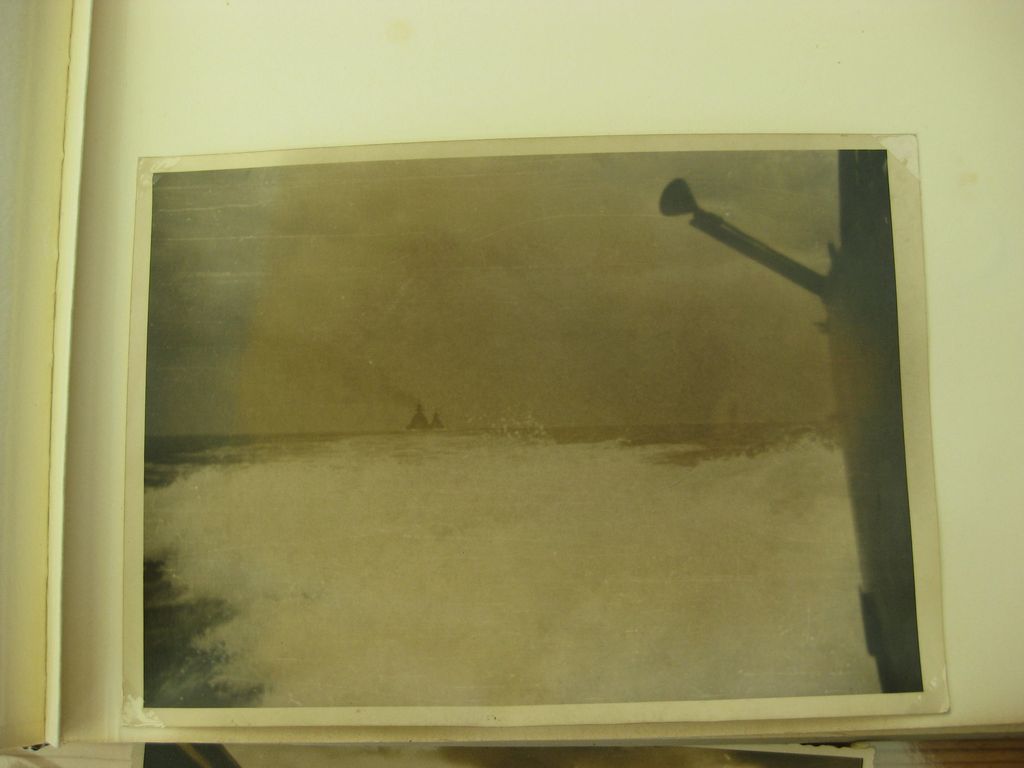 Fotoalbum Wehrmacht Schlachtschiff SCHARNHORST KANALDURCHBRUCH Operation Cerberus Februar 1942 (!!)Kriegsmarine Verleihungsurkunde Eisernes Kreuz 1939