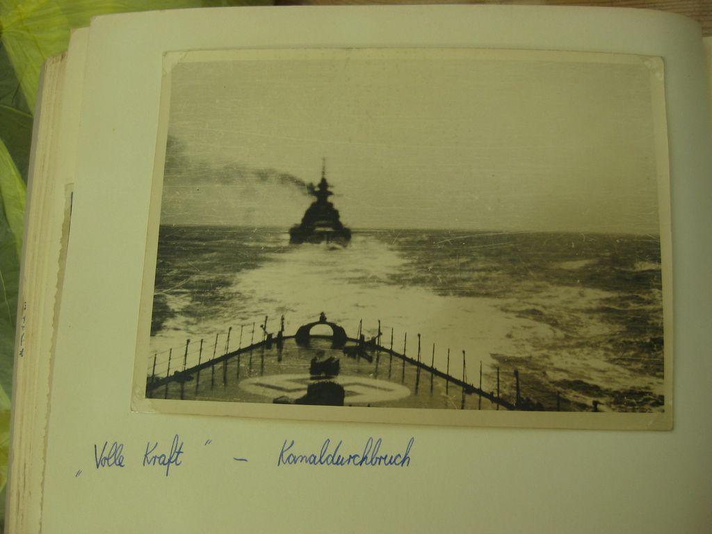 Fotoalbum Wehrmacht Schlachtschiff SCHARNHORST KANALDURCHBRUCH Operation Cerberus Februar 1942 (!!)Kriegsmarine Verleihungsurkunde Eisernes Kreuz 1939