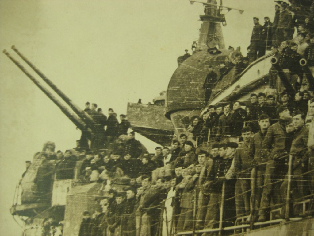 Fotoalbum Wehrmacht Schlachtschiff SCHARNHORST KANALDURCHBRUCH Operation Cerberus Februar 1942 (!!)Kriegsmarine Verleihungsurkunde Eisernes Kreuz 1939