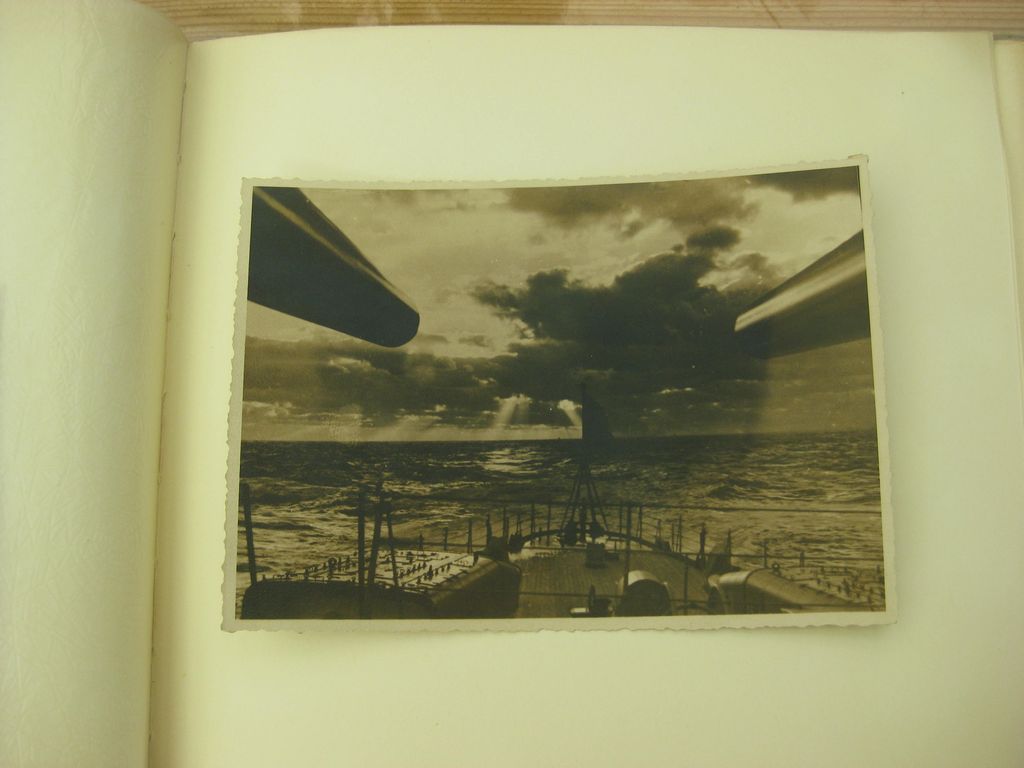 Fotoalbum Wehrmacht Schlachtschiff SCHARNHORST KANALDURCHBRUCH Operation Cerberus Februar 1942 (!!)Kriegsmarine Verleihungsurkunde Eisernes Kreuz 1939