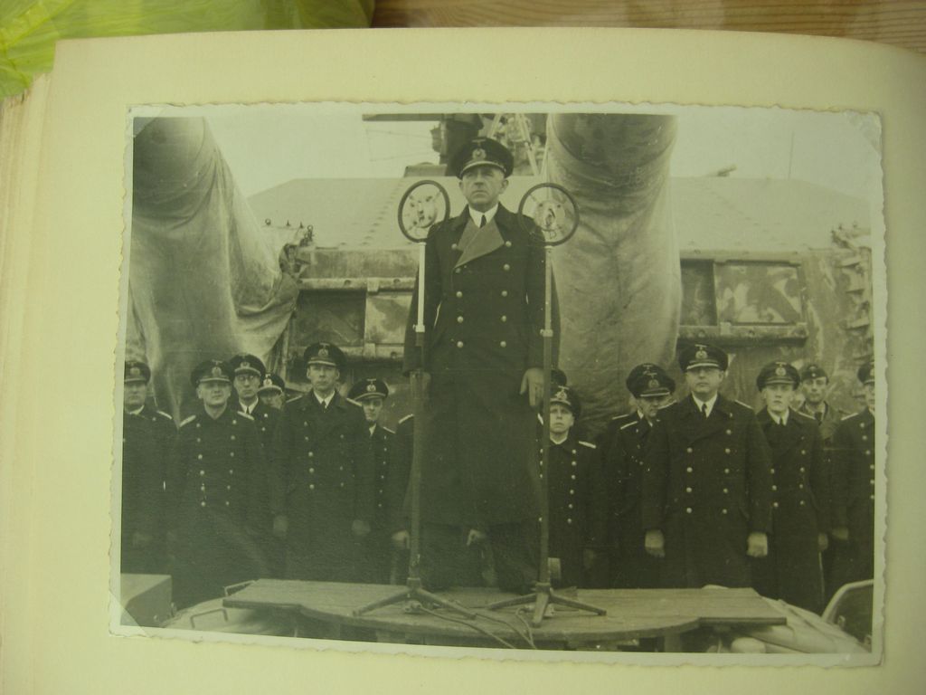Fotoalbum Wehrmacht Schlachtschiff SCHARNHORST KANALDURCHBRUCH Operation Cerberus Februar 1942 (!!)Kriegsmarine Verleihungsurkunde Eisernes Kreuz 1939