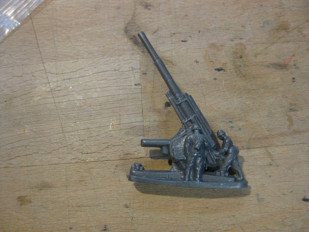 Winterhilfswerk (WHW) Abzeichen 8,8 Flaktruppe Artillerie Spielzeug Wehrmacht