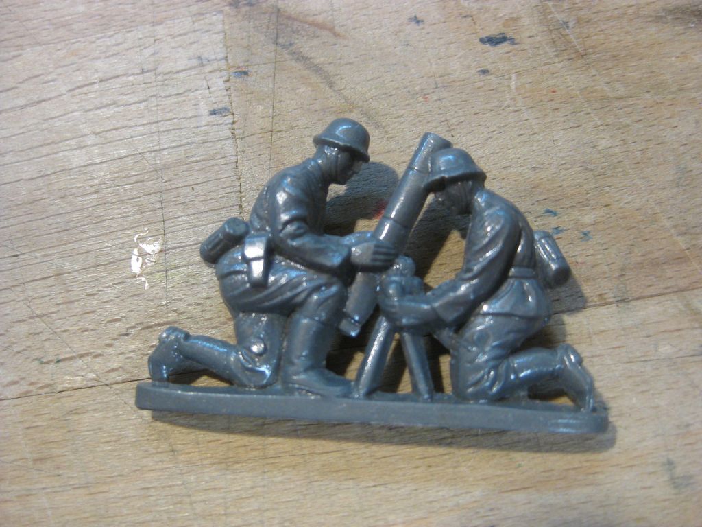 Winterhilfswerk (WHW) Abzeichen Infanterie Heer Granatwerfer Wehrmacht Spielzeug