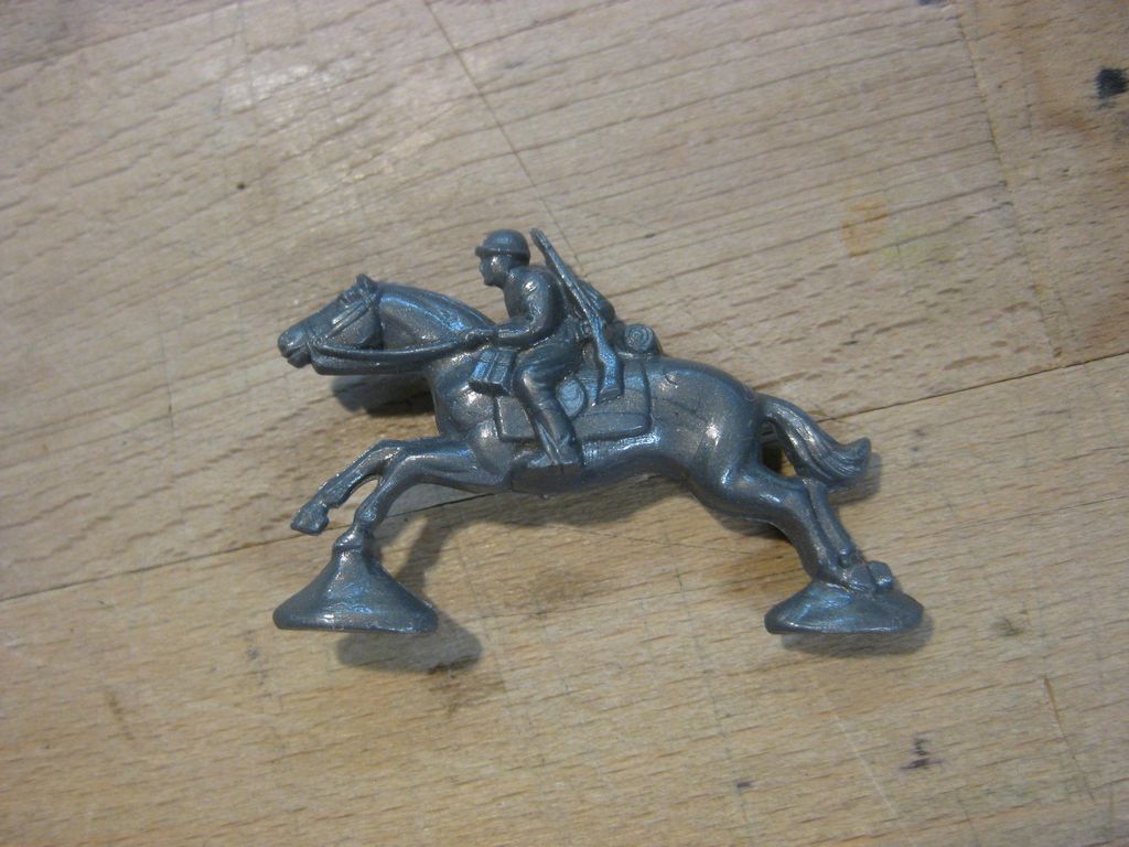 Winterhilfswerk (WHW) Abzeichen Wehrmacht Sturmtruppe Kavallerie Pferd Reiter Spielzeug