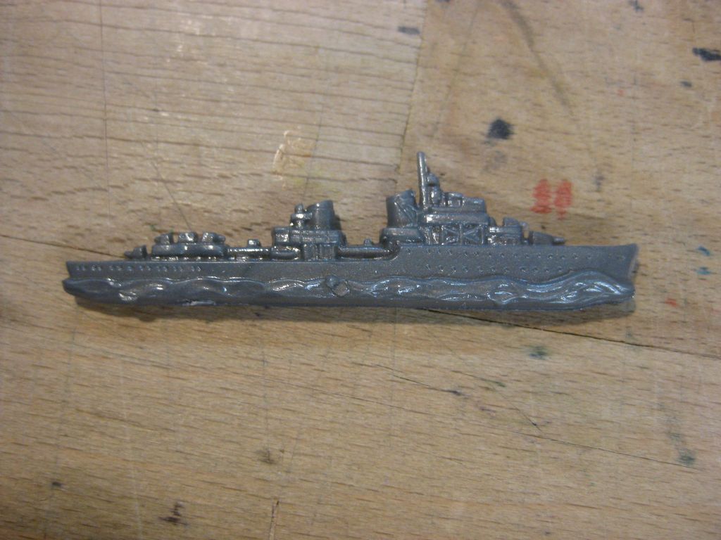 Winterhilfswerk (WHW) Abzeichen Wehrmacht Kriegsmarine Zerstörer Kreuzer Schlachtschiff Kriegsschiff Spielzeug