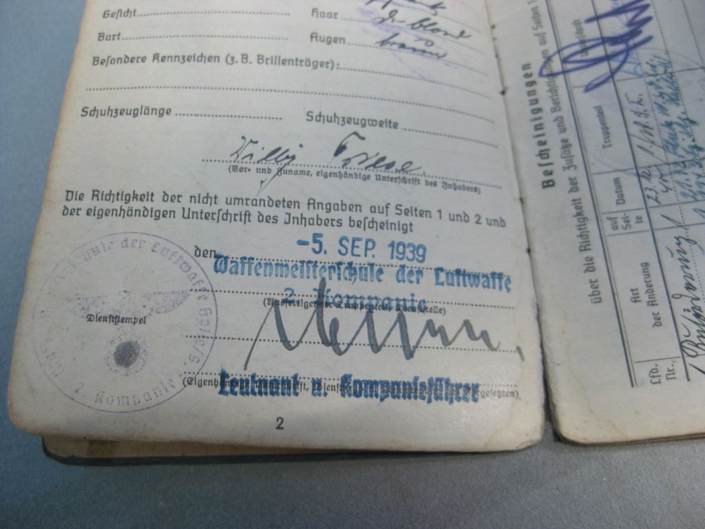 Soldbuch Wehrpaß Wehrmacht Luftwaffe Kriegsverdienstkreuz 1.Klasse mit Schwertern Flaktruppe