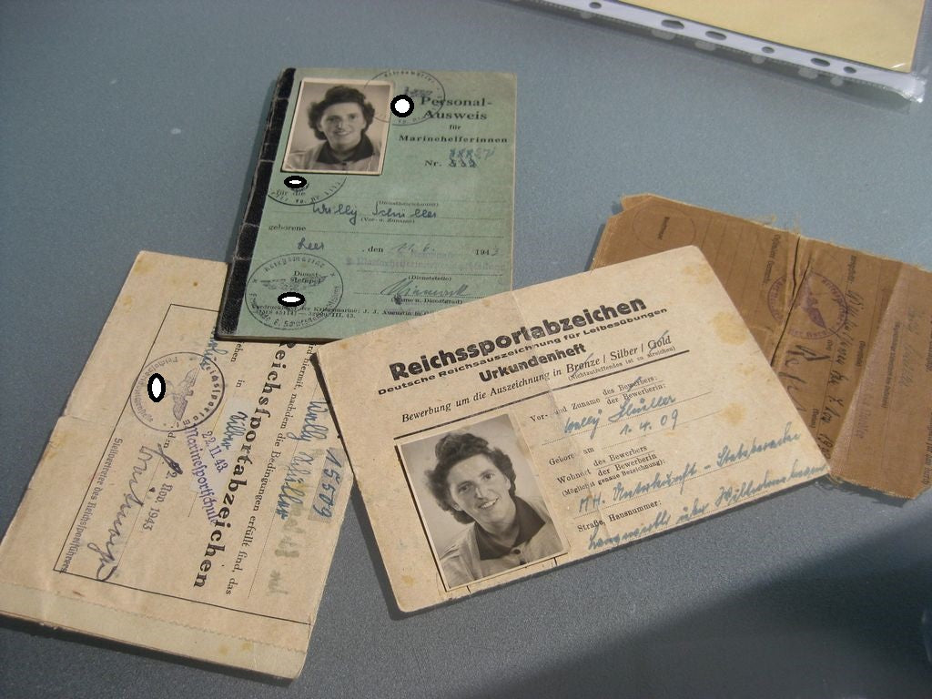 Personalausweis für Marinehelferinnen  Leer Ostfriesland Sportabzeichen für Frauen Wehrmacht