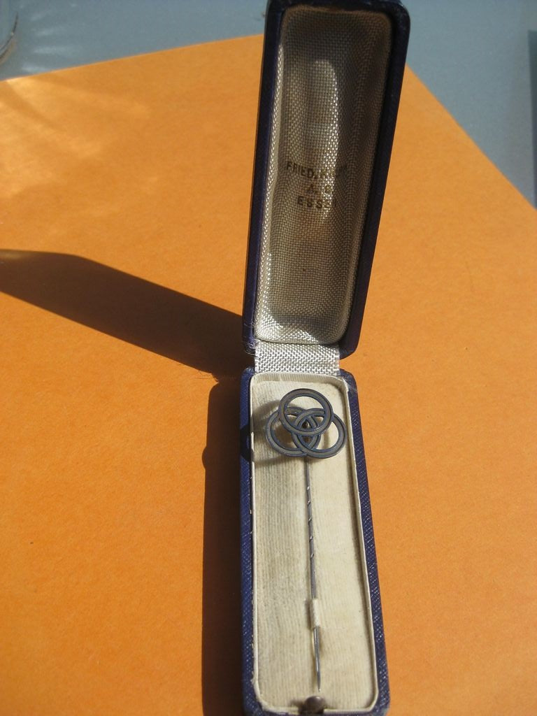 Seltenes Mitgliedsabzeichen Mitgliedsnadel von 1922 (!!) Alfred KRUPP AG ESSEN Jubiläumsabzeichen im Verleihungsetui