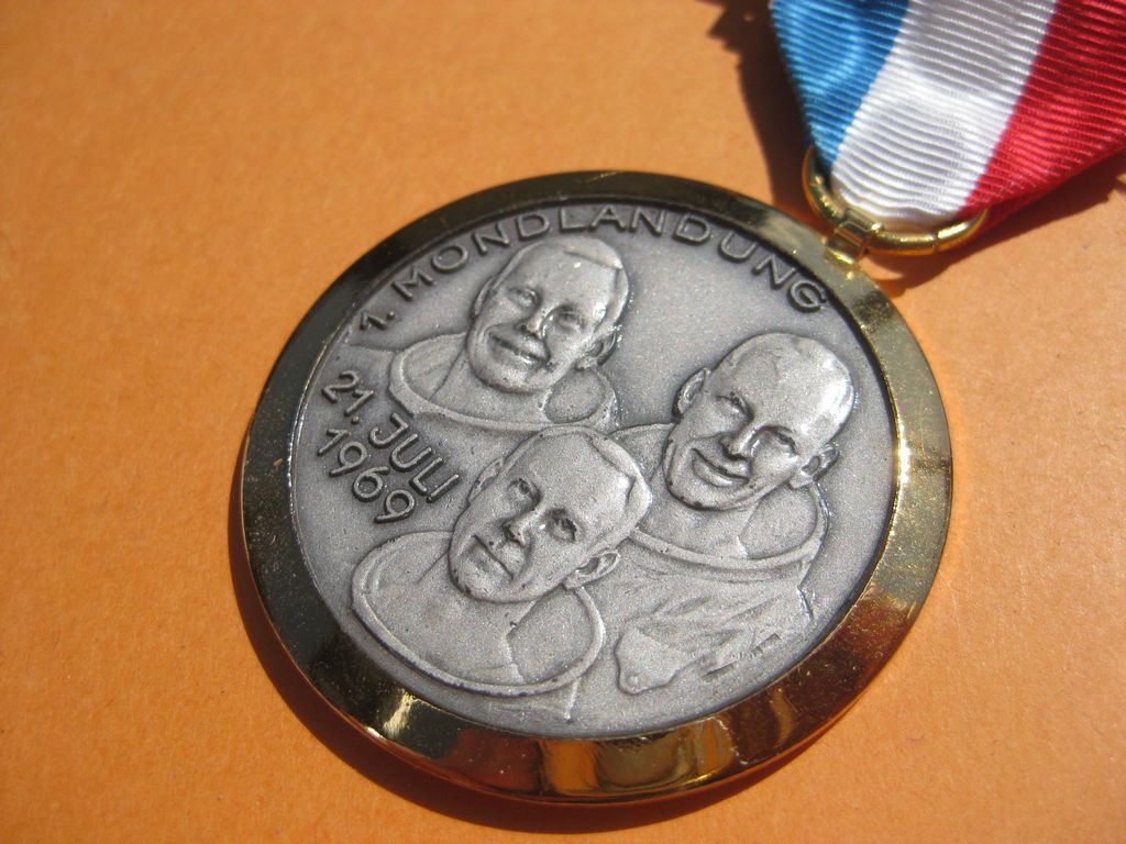 Raumfahrt Saturn Rakete Mondlandung 21. Juli 1969 USA Medaille Apollo 11