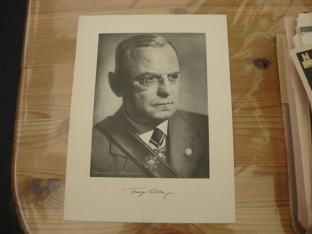 Foto Druck Franz Seldte in Uniform Stahlhelmbund Bund der Frontsoldaten Wehrsportkreuz  Hausorden von Hohenzollern Komturkreuz 3.Reich Partei