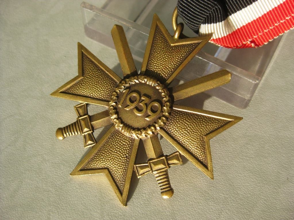 Kriegsverdienstkreuz 2.Klasse mit Schwertern KVK2/39 Hersteller: Emil Herrmann &amp; Co. Gablonz / Neiße Orden Wehrmacht 1939