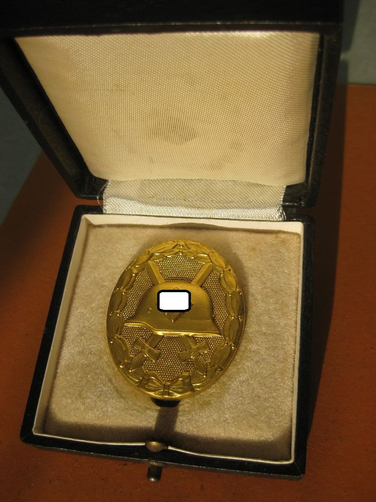 Verwundetenabzeichen in Gold (VA) im Verleihungsetui / Verleihungsschachtel unbekannter Hersteller Orden Wehrmacht 1939