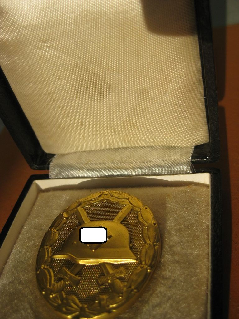 Verwundetenabzeichen in Gold (VA) im Verleihungsetui / Verleihungsschachtel unbekannter Hersteller Orden Wehrmacht 1939