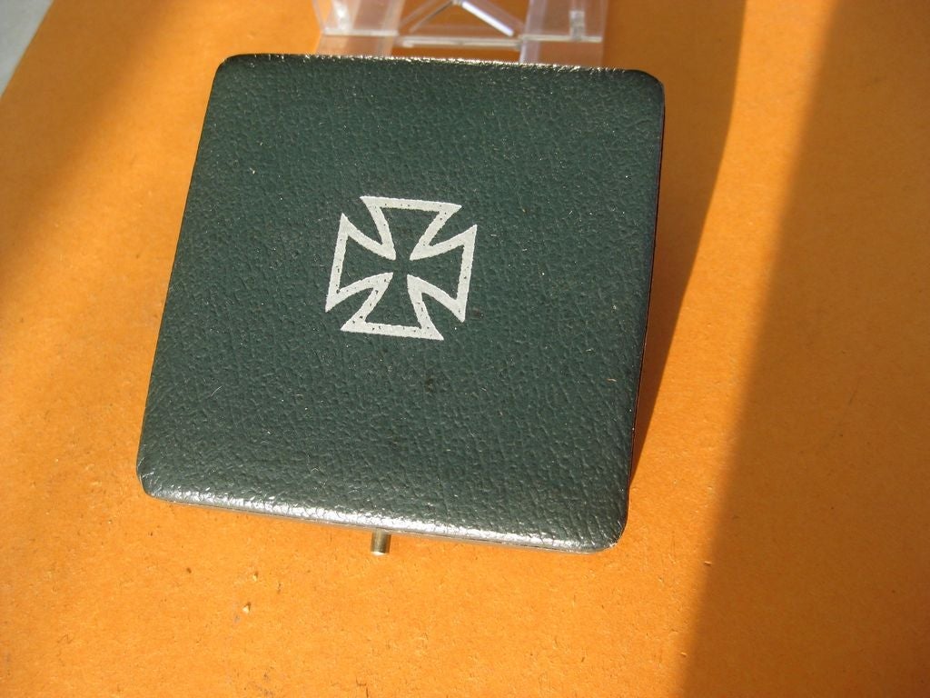 Eisernes Kreuz 1.Klasse Hersteller:  Paul Meybauer (EK1/39) im GRÜNEN Verleihungsetui Mint condition