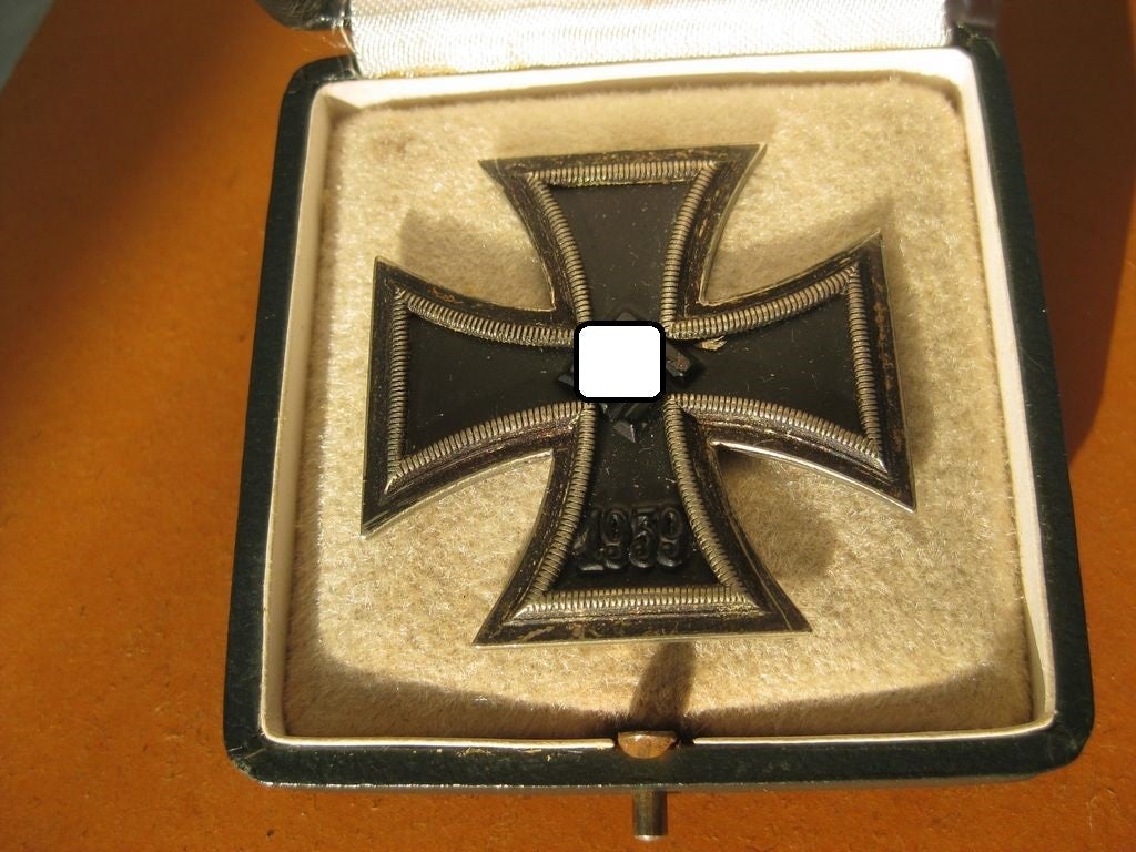 Eisernes Kreuz 1.Klasse Hersteller:  Paul Meybauer (EK1/39) im GRÜNEN Verleihungsetui Mint condition