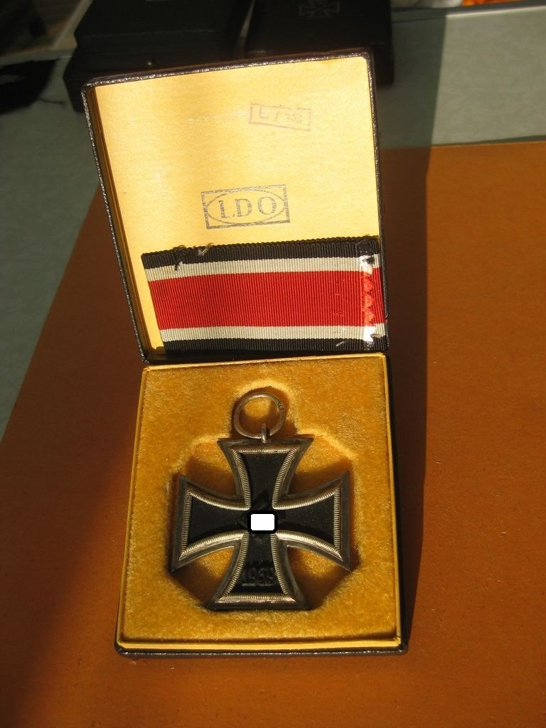 Eisernes Kreuz 2.Klasse 1939 (EK2/39) im Etui "LDO" Verleihungsschachtel Hersteller L/13 EXTREM SELTENES stempelgleiches SET