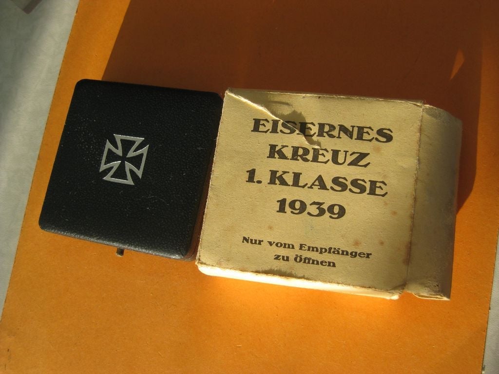 Eisernes Kreuz 1.Klasse Hersteller: Klein &amp; Quenzer AG / Oberstein ÜBERKARTON und Verleihungsetui  (EK1) Orden Wehrmacht