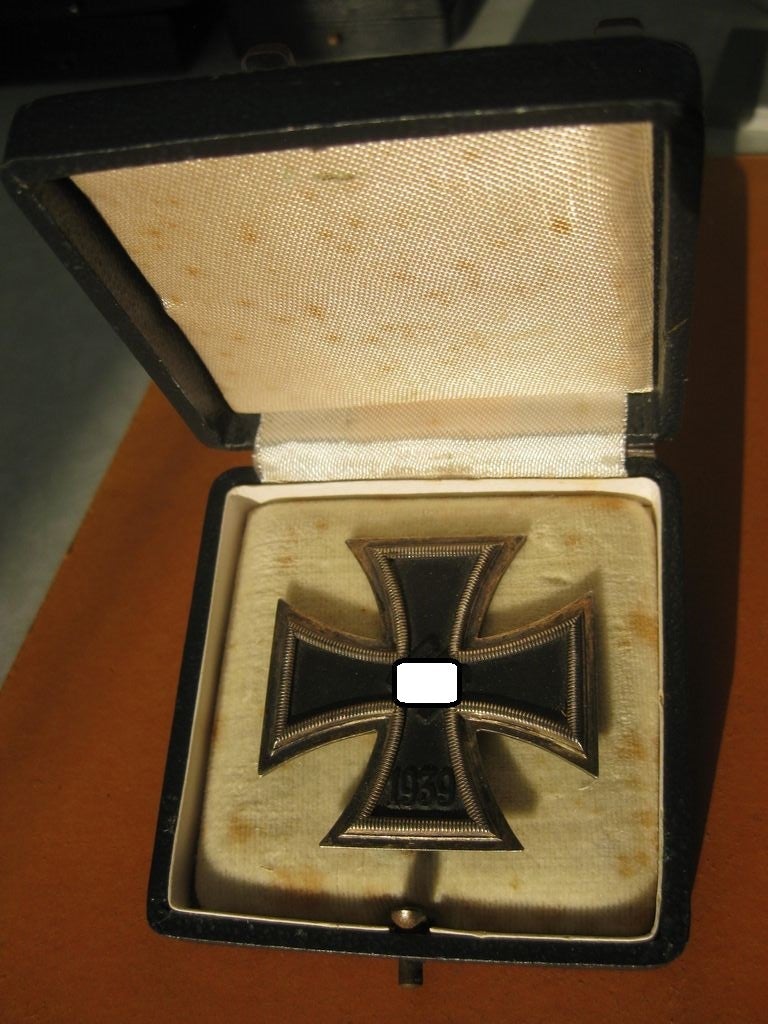 Eisernes Kreuz 1.Klasse Hersteller: Klein &amp; Quenzer AG / Oberstein ÜBERKARTON und Verleihungsetui  (EK1) Orden Wehrmacht