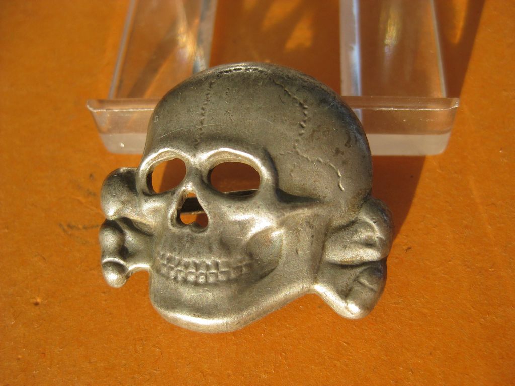 SS - Totenkopf für die Schirmmütze für Führer der Waffen-SS getragene Effekten der Schutzstaffel 1000% alt und ORIGINAL Waffen-SS Martin Harnack