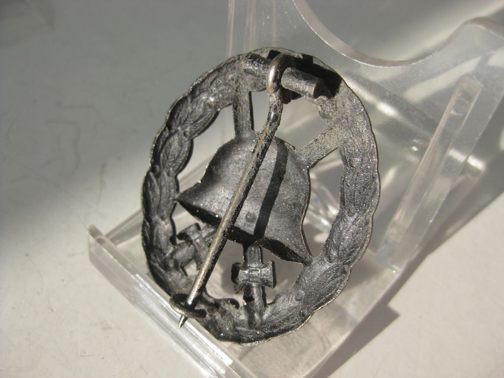 Verwundetenabzeichen in Schwarz 1918 durchbrochene Ausführung