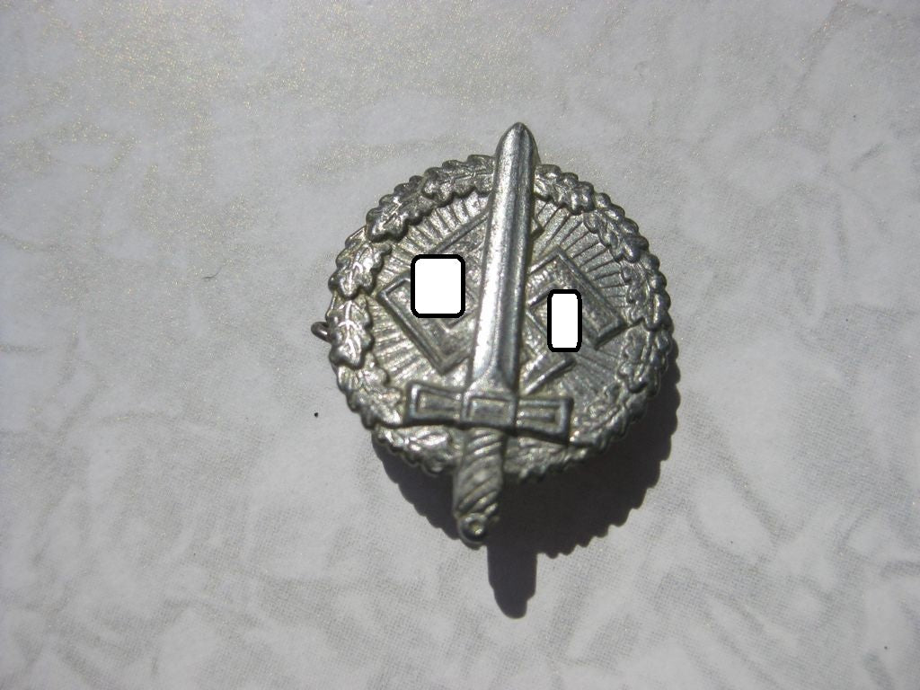 Winterhilfswerk (WHW) Abzeichen Hakenkreuz mit Schwert