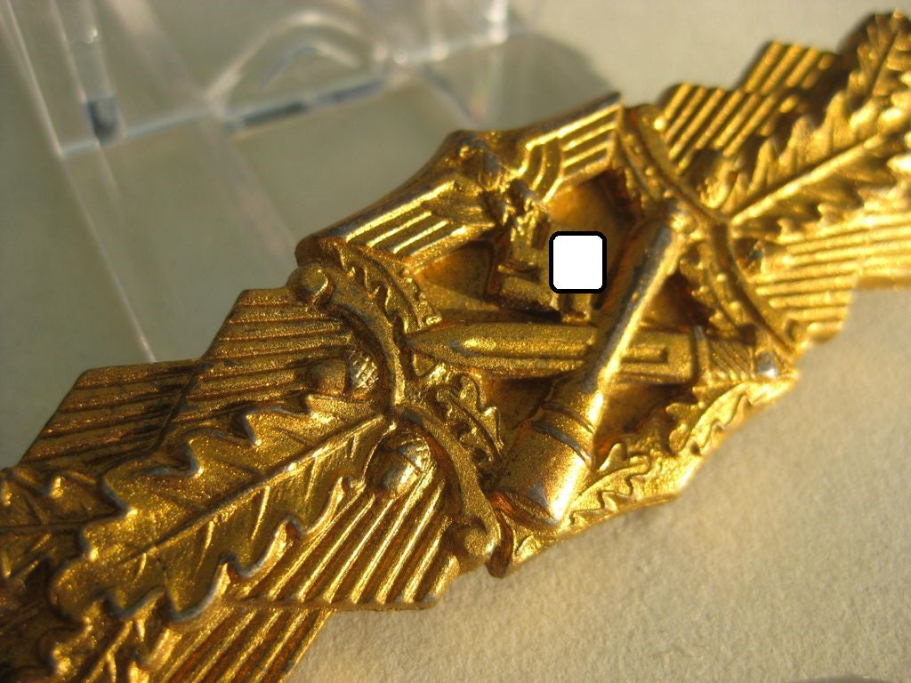 Nahkampfspange in Gold - FRONTFERTIGUNG -