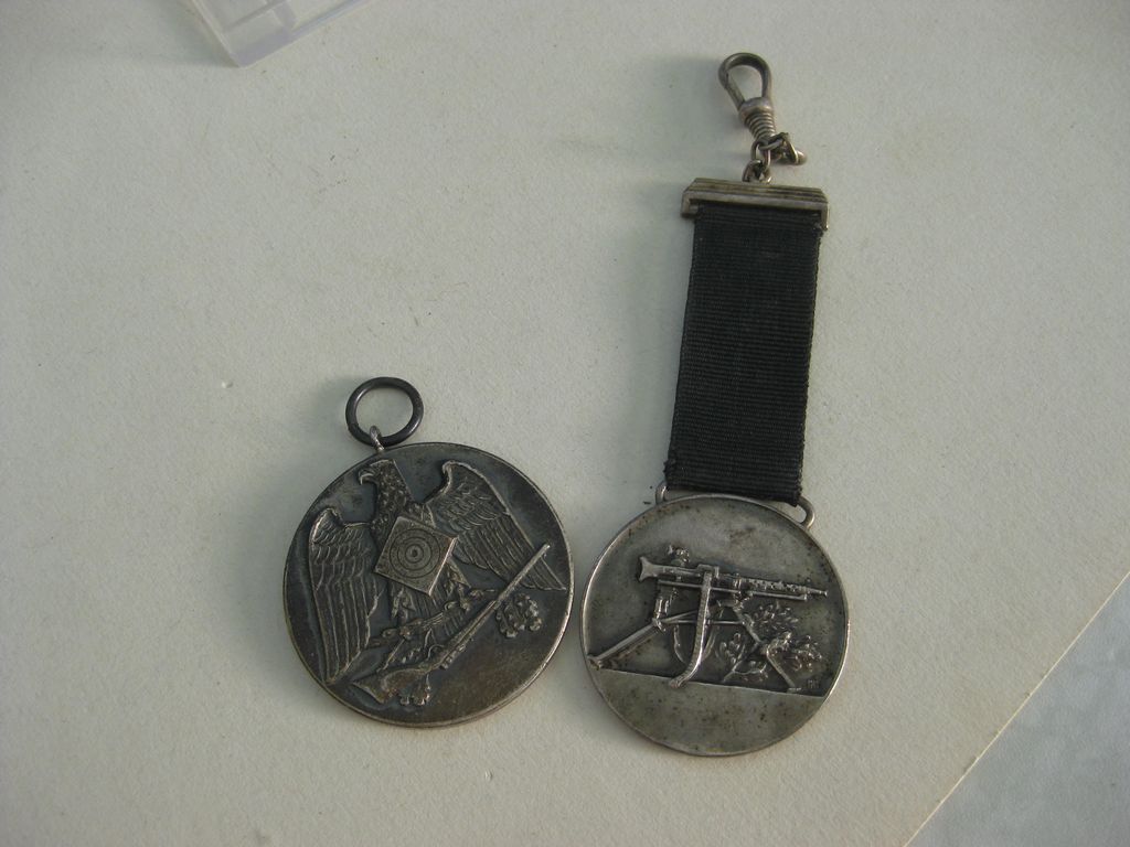 Schießpreis 2x Medaille SS Polizei Regiment Nr. 2 und 5 Verfügungstruppe Orden Wehrmacht aus dem Besitz von Martin Harnack