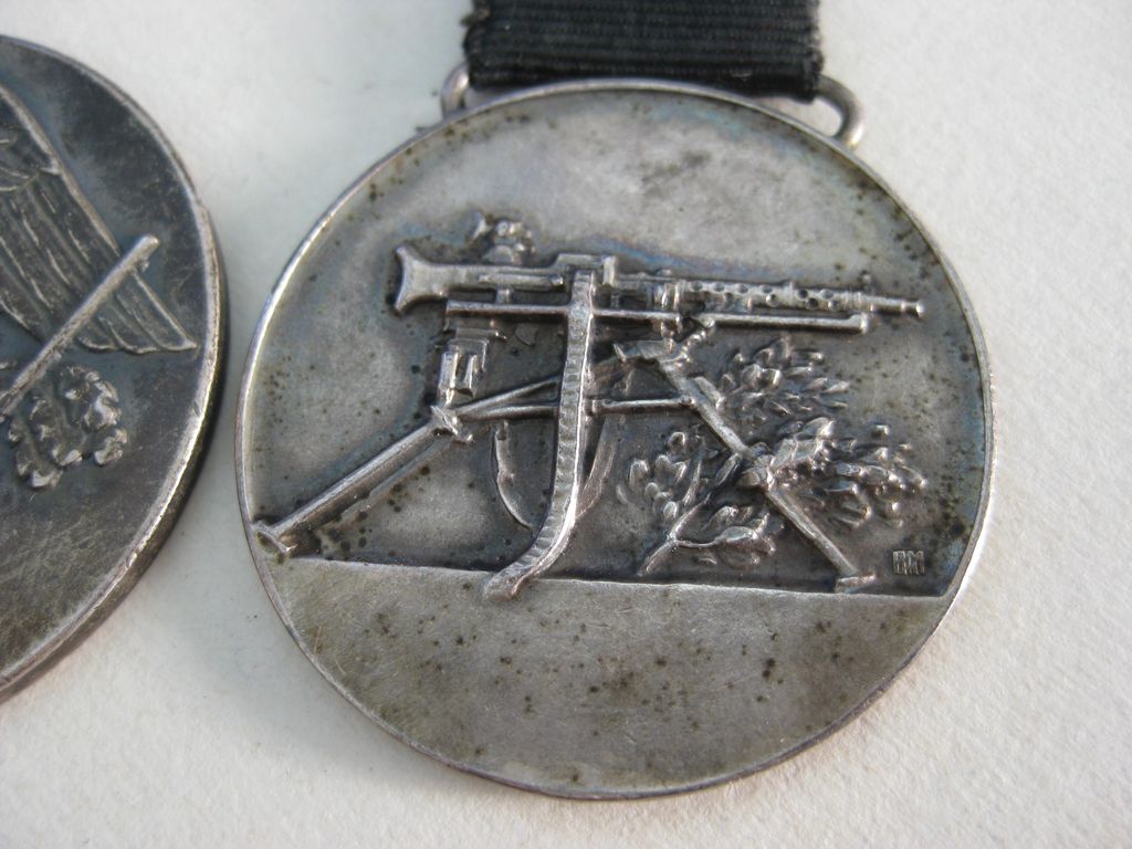 Schießpreis 2x Medaille SS Polizei Regiment Nr. 2 und 5 Verfügungstruppe Orden Wehrmacht aus dem Besitz von Martin Harnack