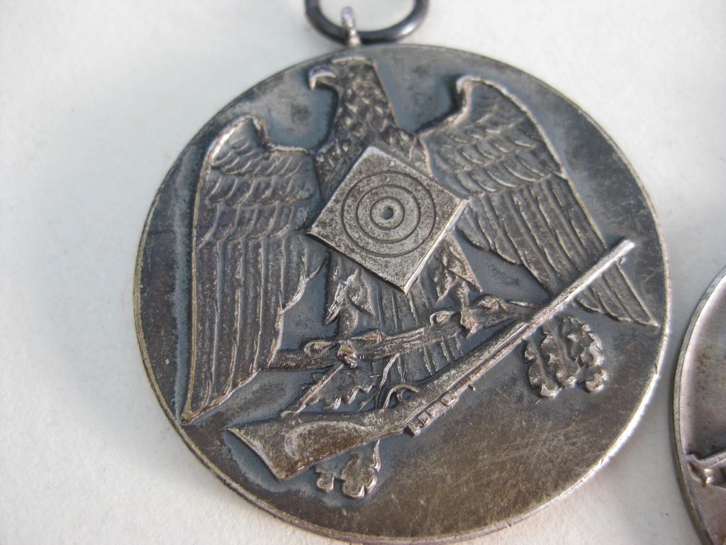 Schießpreis 2x Medaille SS Polizei Regiment Nr. 2 und 5 Verfügungstruppe Orden Wehrmacht aus dem Besitz von Martin Harnack