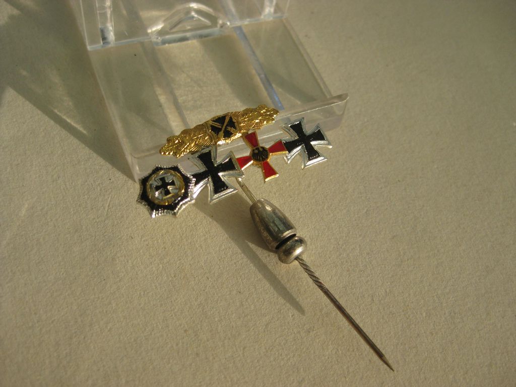 Nahkampfspange in Gold Miniatur Deutsches Kreuz in Gold  Orden Wehrmacht aus dem Besitz von Martin Harnack