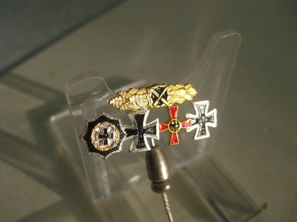 Nahkampfspange in Gold Miniatur Deutsches Kreuz in Gold  Orden Wehrmacht aus dem Besitz von Martin Harnack
