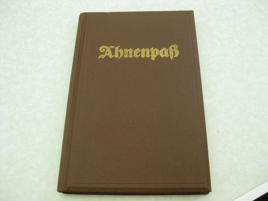 Ahnenpaß eines Gefallenen aus Kassel Heer