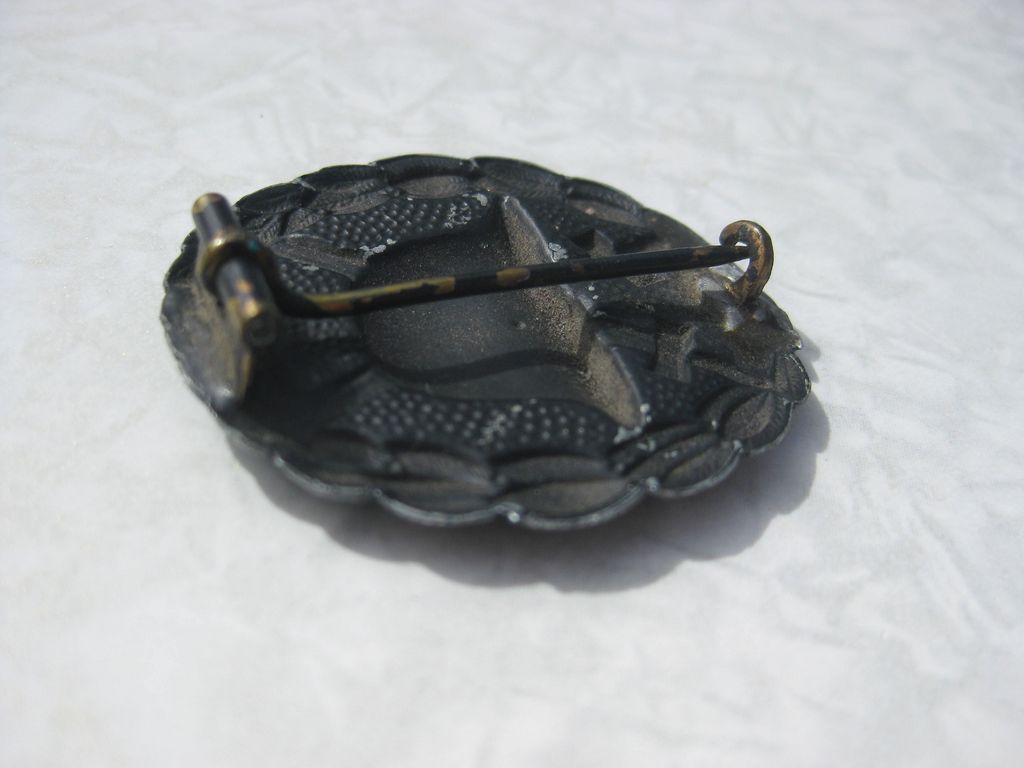 Verwundetenabzeichen in Schwarz 1918 Abzeichen für Verwundete aus Aluminium !!