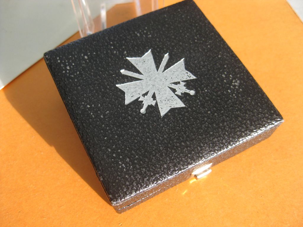 Kriegsverdienstkreuz 1.Klasse mit Schwertern Hersteller: "84" Poellath