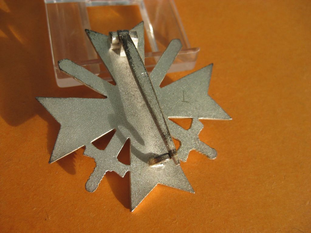Kriegsverdienstkreuz 1.Klasse mit Schwertern Hersteller: "84" Poellath