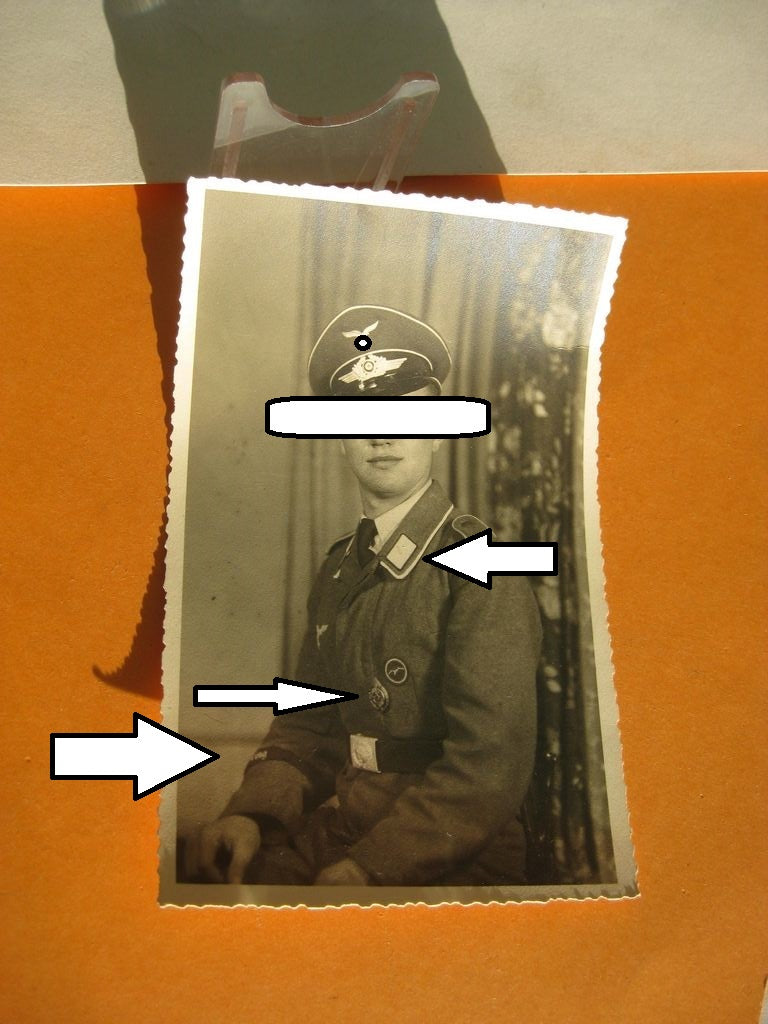 Uniformfoto Luftwaffen Felddivision HG mit HJ-Führersportabzeichen der Wehrmacht 3.Reich