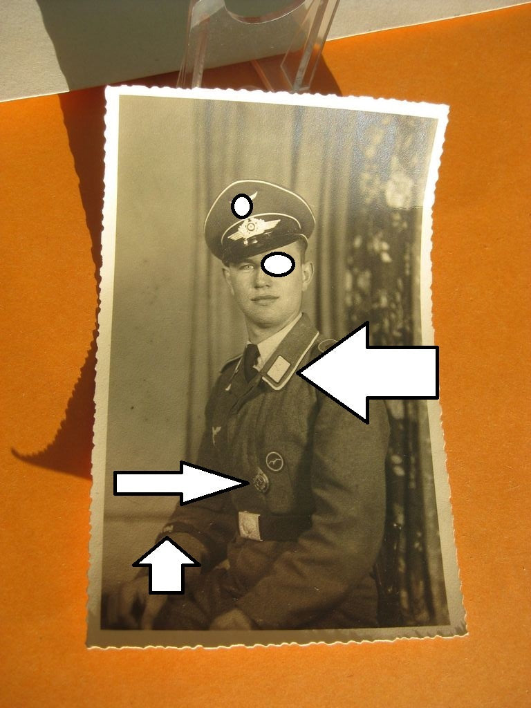 Uniformfoto Luftwaffen Felddivision HG mit HJ-Führersportabzeichen der Wehrmacht 3.Reich