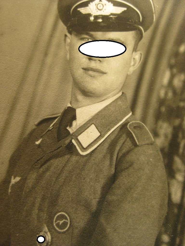 Uniformfoto Luftwaffen Felddivision HG mit HJ-Führersportabzeichen der Wehrmacht 3.Reich