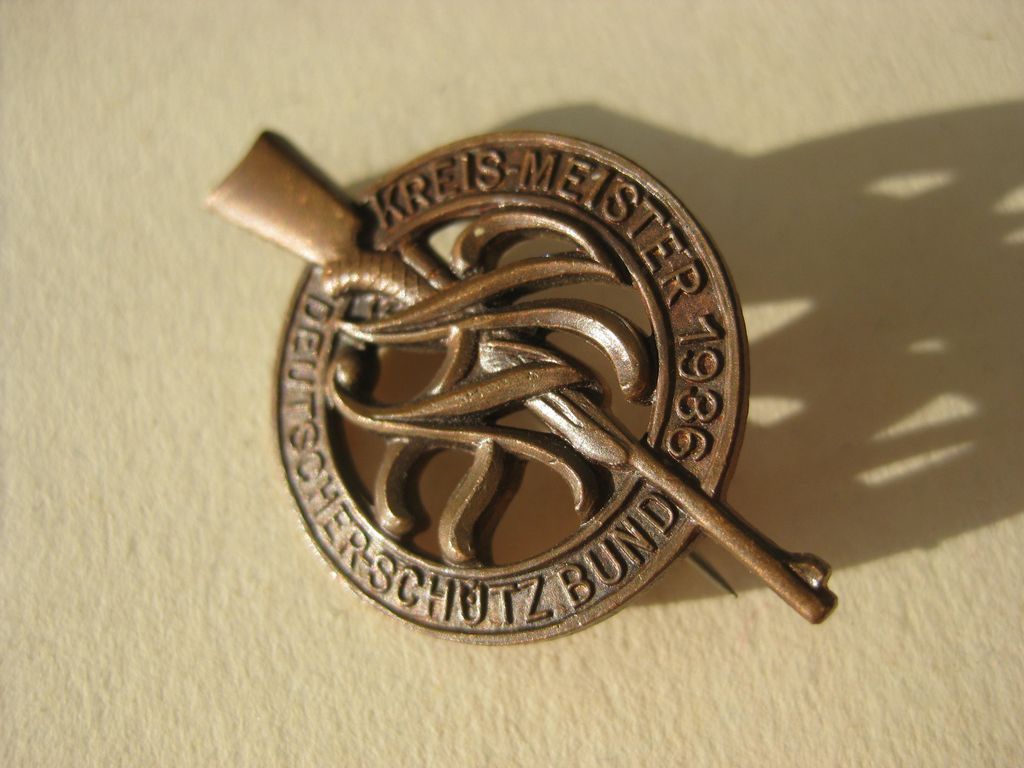 Abzeichen Mitgliedsabzeichen Meisterschaftsabzeichen Deutscher Schützenbund (DSB) Kreismeister 1936 Mint Condition