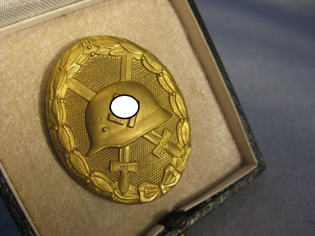 Verwundetenabzeichen in Gold (VA) im Verleihungsetui / Verleihungsschachtel Hersteller Hauptmünzamt in Wien Orden Wehrmacht 1939 aus dem Besitz von Martin Harnack