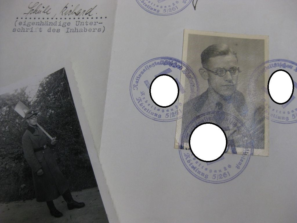 Besitzzeugnis Verleihungsurkunde Eisernes Kreuz Verwundetenabzeichen in Gold Infanterie Sturmabzeichen Ostmedaille etc etc  Wehrmacht