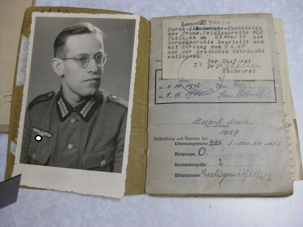 Besitzzeugnis Verleihungsurkunde Eisernes Kreuz Verwundetenabzeichen in Gold Infanterie Sturmabzeichen Ostmedaille etc etc  Wehrmacht