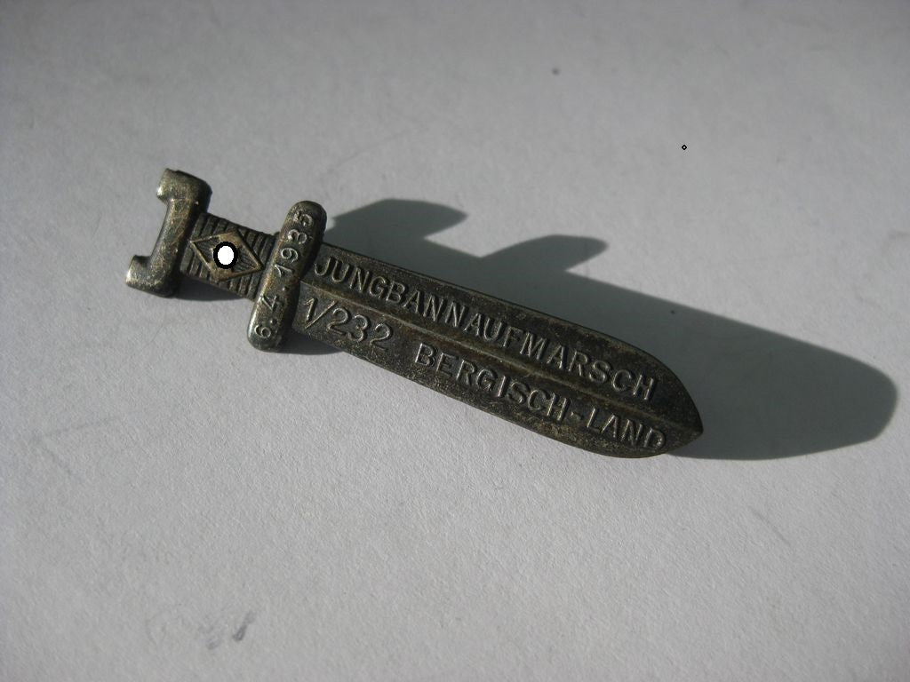 Hitlerjugend (HJ) Abzeichen Bergisch-Land 1935 in Form des HJ-Dolch