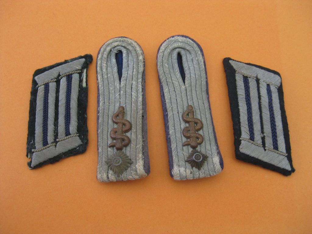 Schulterklappen und Kragenspiegel Heer Oberleutnant Sanitätstuppe Militärarzt Wehrmacht