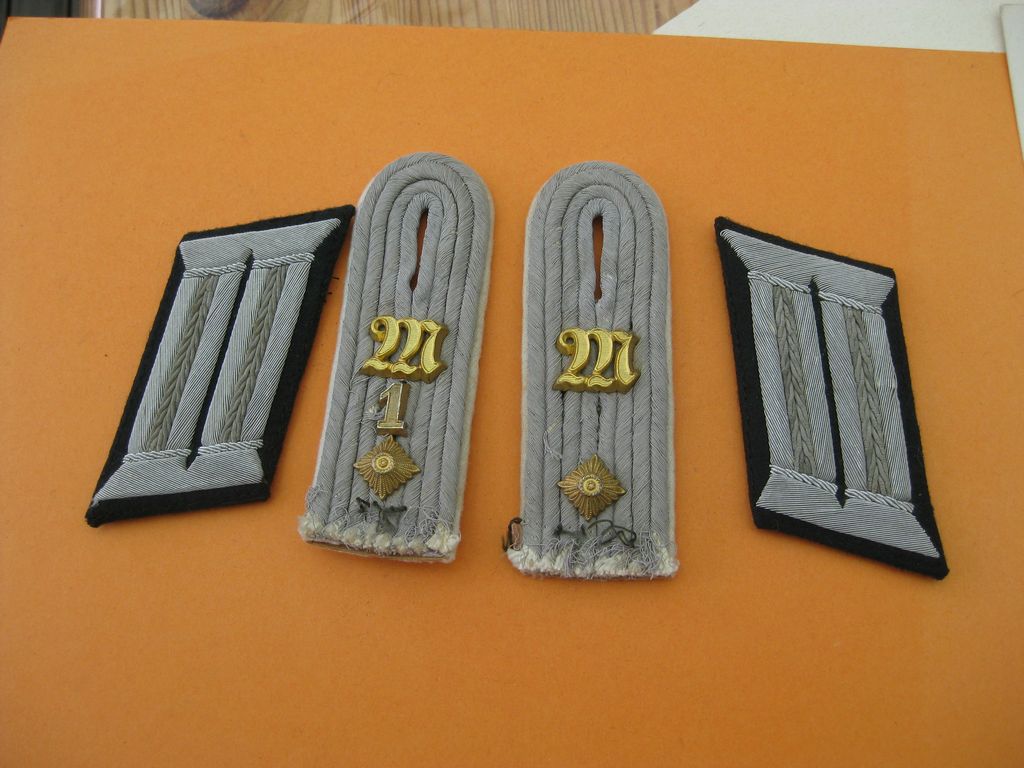 Schulterklappen und Kragenspiegel Heer Oberleutnant Maschinengewehrbataillon Nr.1 Wehrmacht