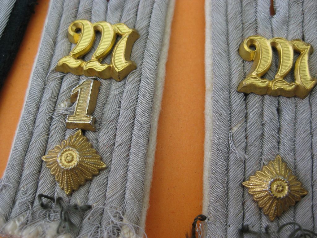 Schulterklappen und Kragenspiegel Heer Oberleutnant Maschinengewehrbataillon Nr.1 Wehrmacht